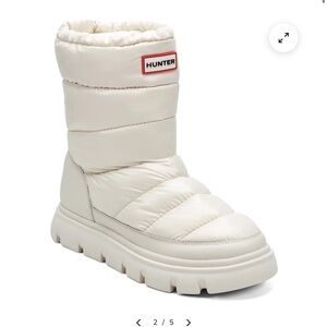 NWT size 7 Ivory Hunter Women's Maribel lug sole Snow Booties